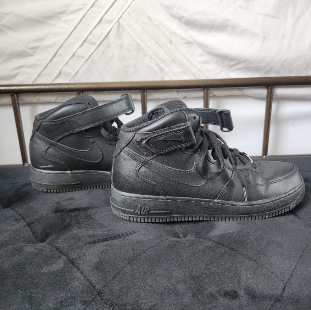 Air forces - Picture 2 of 4